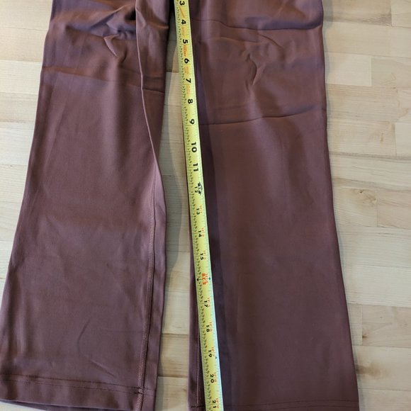 Lululemon - Groove Super-High-Rise Crop 23" (size 4) - Picture 4 of 5